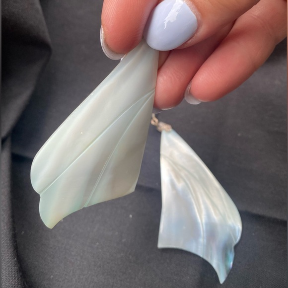 Graceful Carved White Mother of Pearl WINGS Silver Tone Hook Earrings - Picture 5 of 7